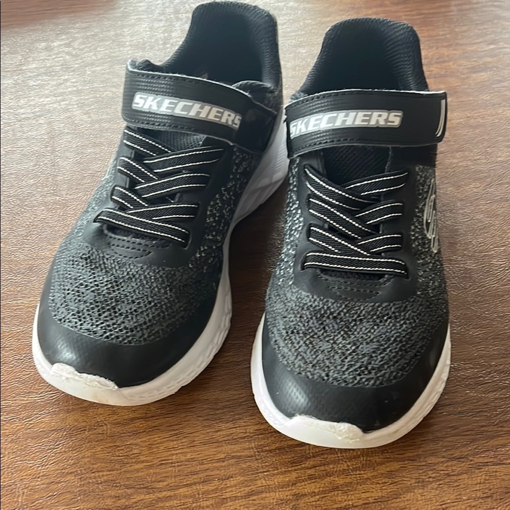Skechers Kids Black Athletic Shoes Size 2
